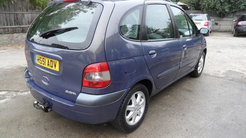 Dezmebram renault scenic,1,6 16 v,automat,din 2002