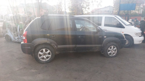 Dezmembrări Hyundai Tucson an fabricație 2005 motor 2.0 diesel 4x4 mașină completă