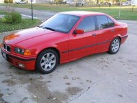 Dezmembram BMW 318i, an 1994, motor 1.8 Benzina, Rosu