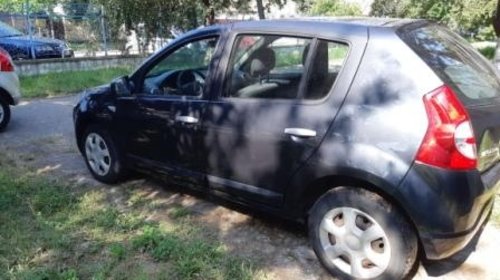 Dezmembram Dacia Sandero 1400 euro 4