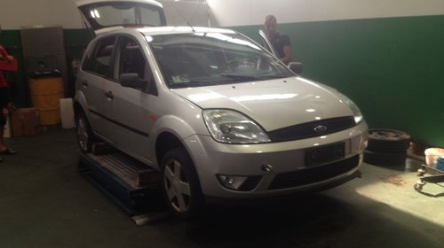 Dezmembram ford fiesta 1.4 benzina an 2002