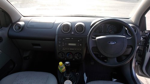 Dezmembram Ford Fiesta 1.4i din 2003