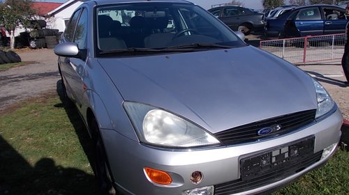 Dezmembram ford focus ghia sedan din 2000-1,8