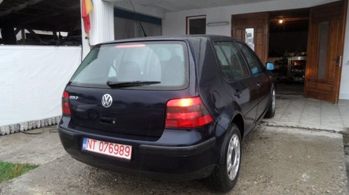 dezmembram golf 4 ,motor 1,4 benzina din 2000