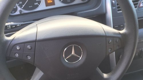 Dezmembram Mercedes B180 2009