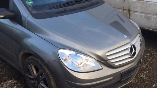 Dezmembram Mercedes B180 2009