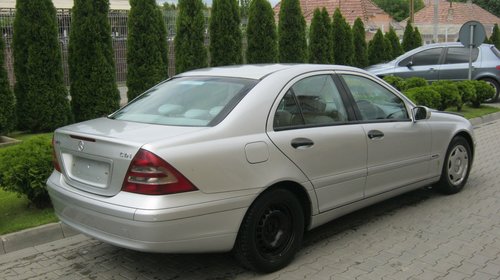 Dezmembram Mercedes Benz C Class w203