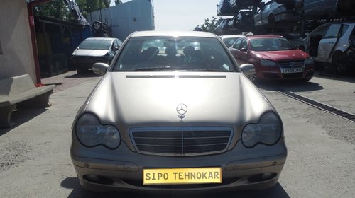 Dezmembram Mercedes-Benz C200 W203 2.2 CDTI A