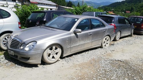 Dezmembram Mercedes Benz E270 Avantgarde AMG an fab 2003