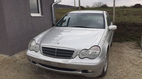 Dezmembram Mercedes c220 W203