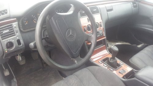 Dezmembram Mercedes E-Class W210, 2.4 benzina