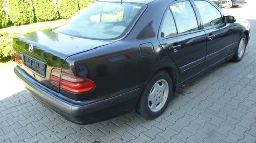 Dezmembram Mercedes E Class w210