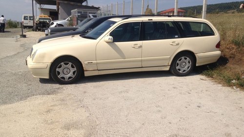 Dezmembram Mercedes E200 W210