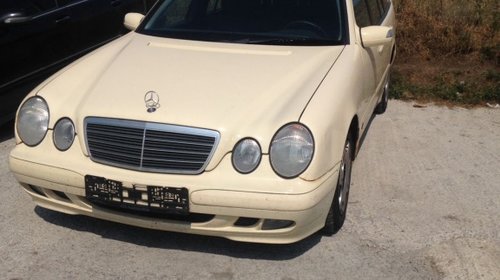 Dezmembram Mercedes E200 W210