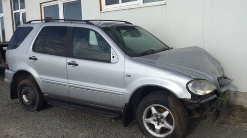 Dezmembram Mercedes ML320 Benzina