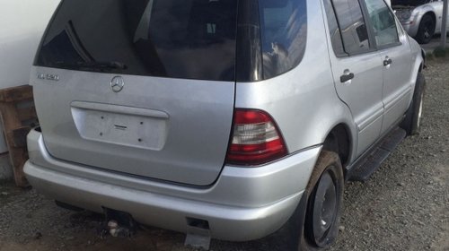 Dezmembram Mercedes ML320 Benzina