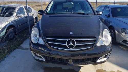 Dezmembram Mercedes R class 3.0 CDI V6 4Matic