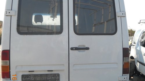 Dezmembram Mercedes Sprinter 208 2.2 CDI 2002