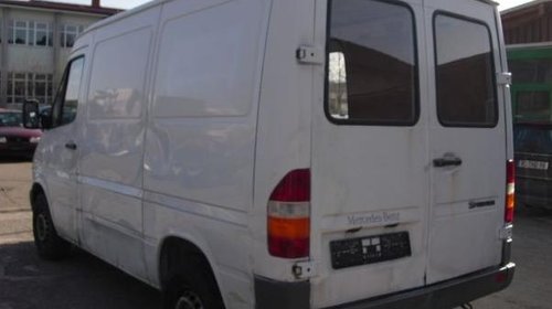 Dezmembram Mercedes Sprinter model 2002