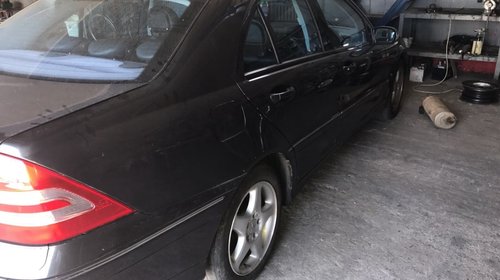 Dezmembram mercedes w203 an 2003 motor 2.2cdi la cele mai mici preturi