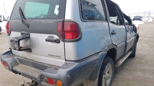 Dezmembram nissan Terrano 2 3.0