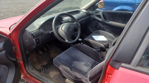 Dezmembram Opel Astra F [1991 - 1994] Hatchback 5-usi 1.6 MT (75 hp)