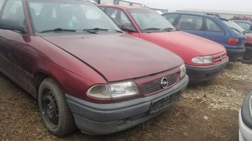 Dezmembram Opel Astra F