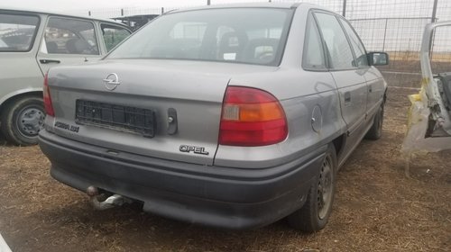 Dezmembram Opel Astra F