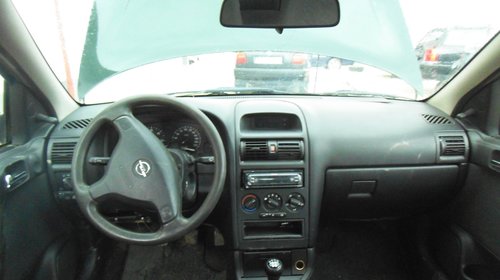 Dezmembram opel astra g sedan din 2002-1,7 dti