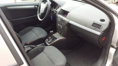 Dezmembram opel astra h combi 1.9cdti