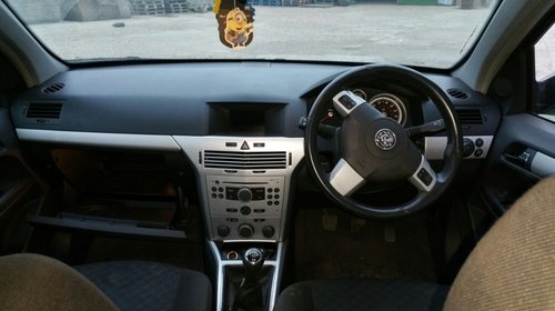 Dezmembram Opel Astra H hatchback 1.6 Benzina