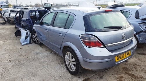 Dezmembram Opel Astra H - hatchback - 2007 - 1.7diesel