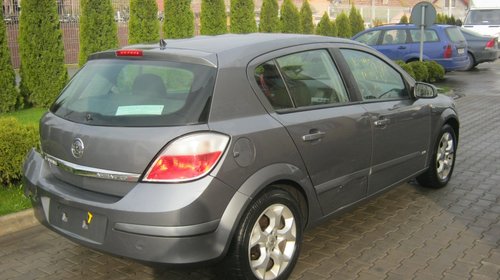Dezmembram Opel Astra H, HB, 2005