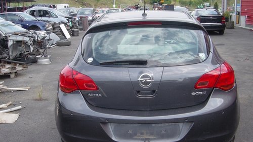 Dezmembram Opel Astra J 1.3 CDTI DIN 2011