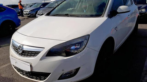 Dezmembram Opel Astra J 2011 2.0 DIESEL Cod m