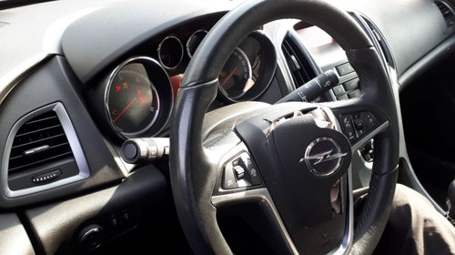 Dezmembram Opel Astra J 2013 1.7 CDTI A17DTS sedan