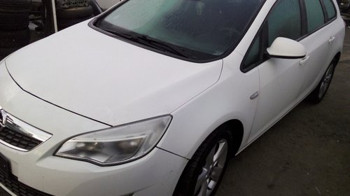 Dezmembram opel astra j break