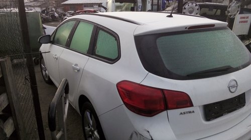 Dezmembram opel astra j break