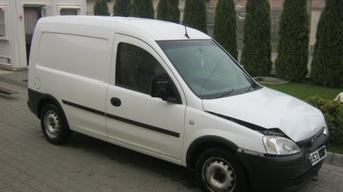 Dezmembram Opel Combo 1,7 D 2004