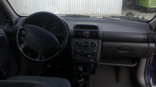 Dezmembram Opel Corsa B 1.3 benzina an 1996