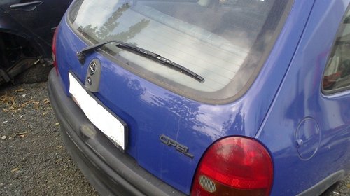 Dezmembram Opel Corsa B 1.3 benzina an 1996