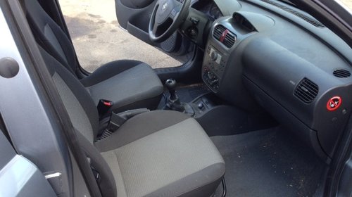 Dezmembram Opel Corsa C 1.0 benzina 2006