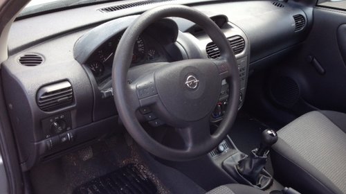Dezmembram Opel Corsa C 1.0 benzina 2006