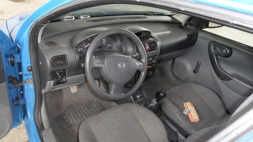 Dezmembram opel corsa c,motor de 1,0 benzina din 2002