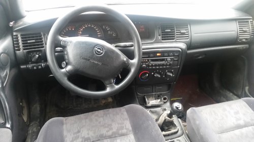 Dezmembram Opel Vectra B diesel