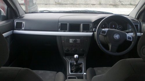 Dezmembram Opel Vectra C motor 1.9CDTI an 2004 break