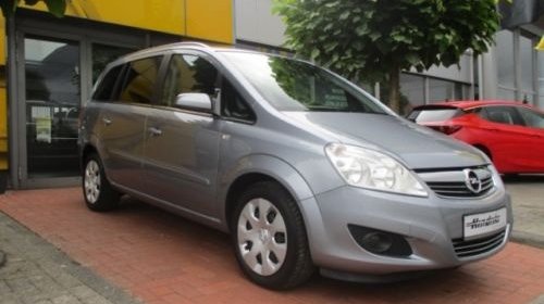 Dezmembram Opel Zafira 2009