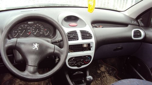 Dezmembram Peugeot 206 - 2005 - benzina