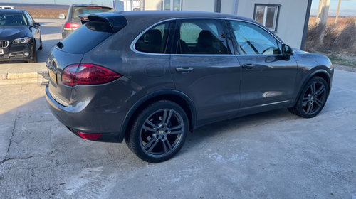 Dezmembram Porsche Cayenne 3.0 d 240 cp An 2012