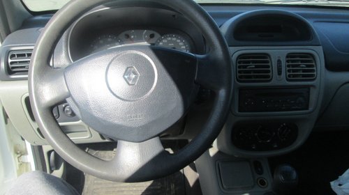 Dezmembram renault clio 1.4 16v 2006